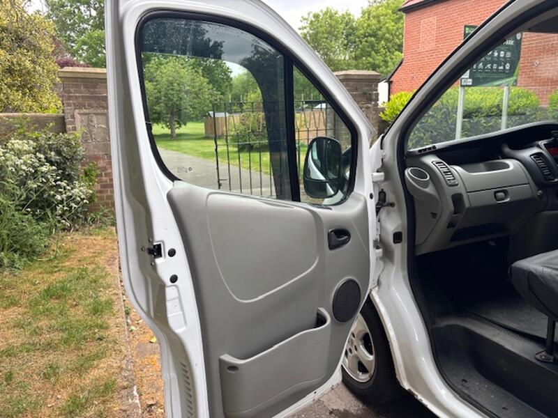 VAUXHALL VIVARO