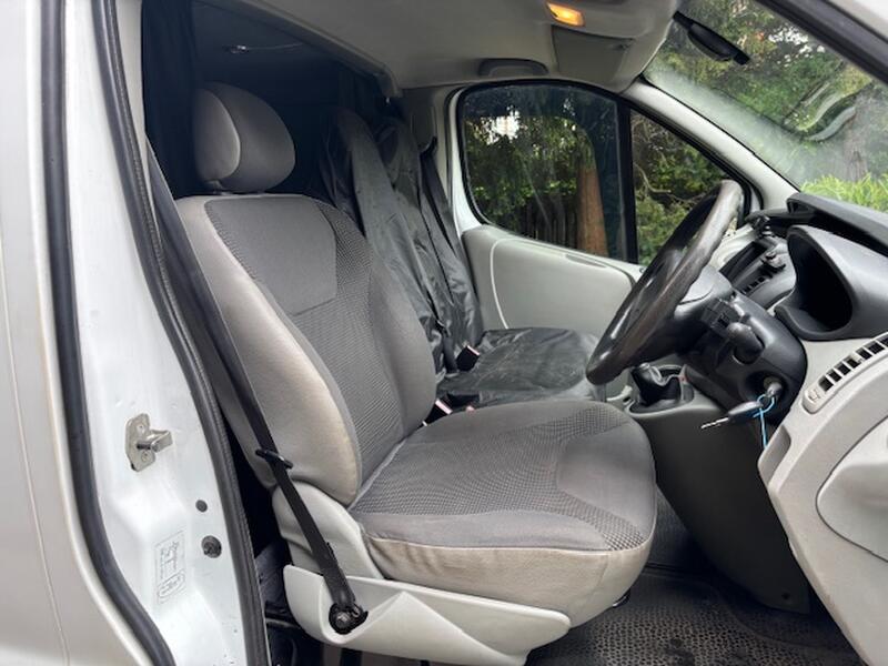 VAUXHALL VIVARO