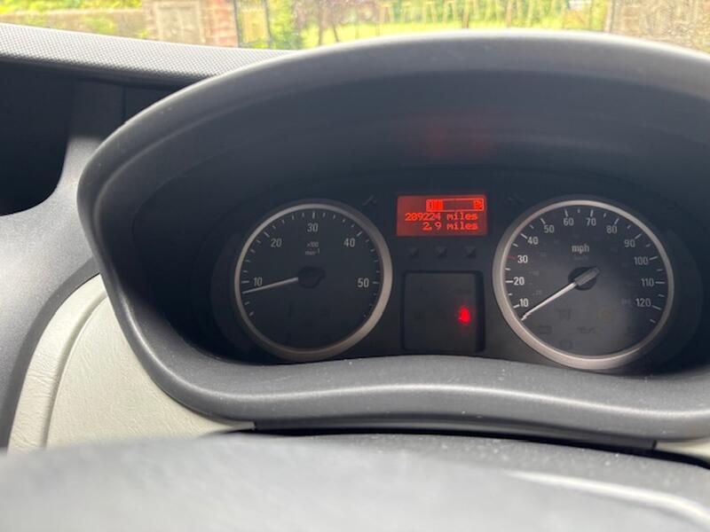 VAUXHALL VIVARO