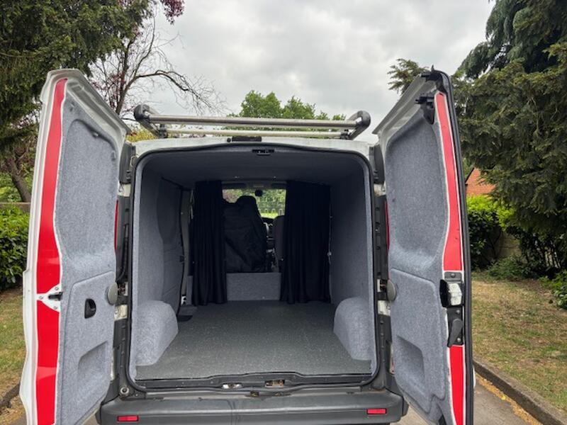 VAUXHALL VIVARO