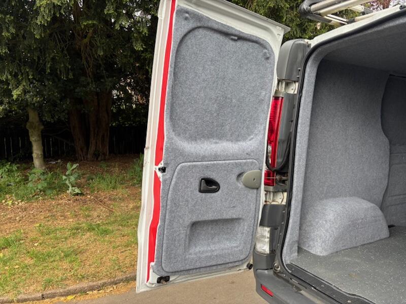 VAUXHALL VIVARO