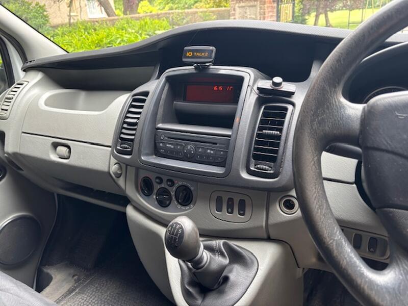 VAUXHALL VIVARO