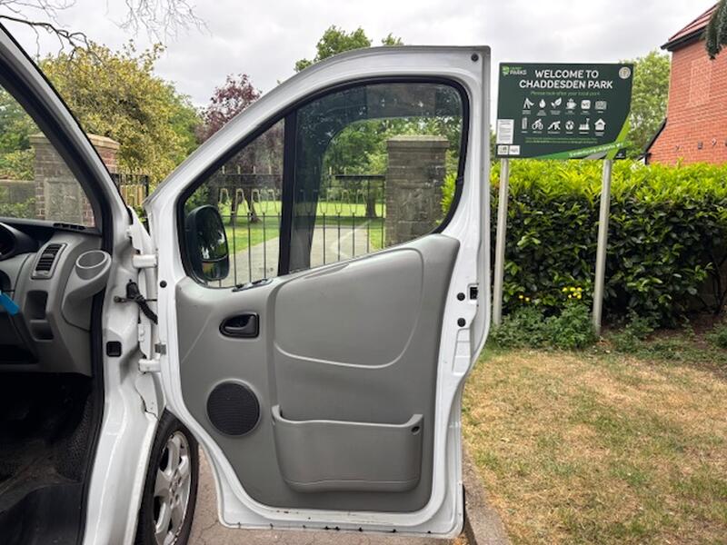 VAUXHALL VIVARO