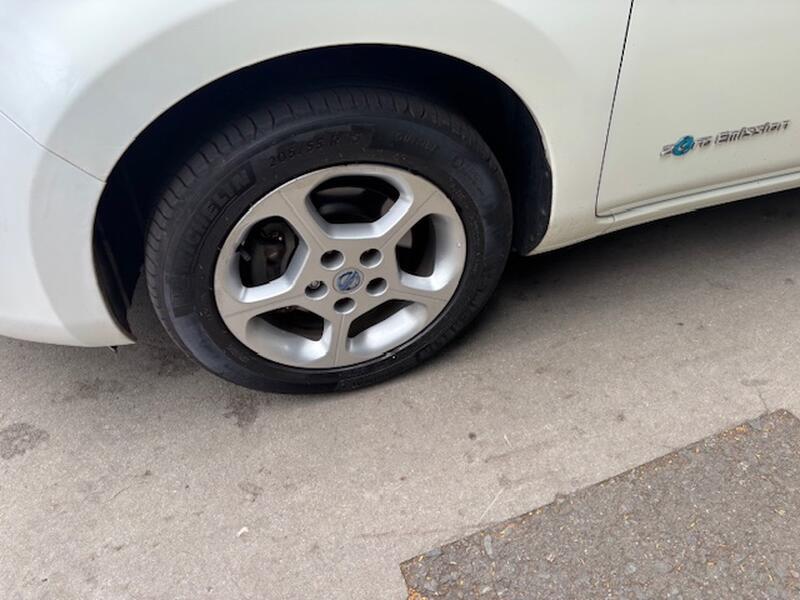 NISSAN LEAF