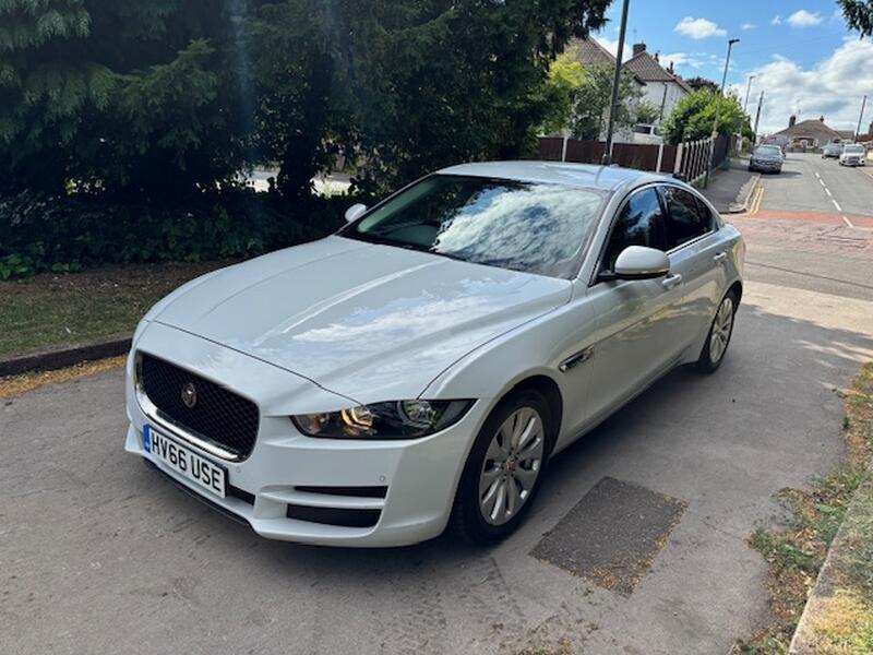 View JAGUAR XE 2.0 d Prestige
