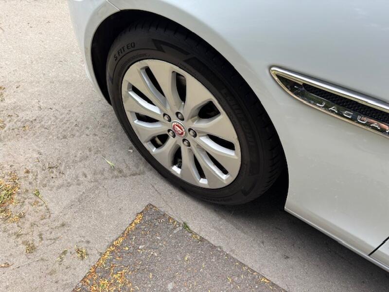 JAGUAR XE
